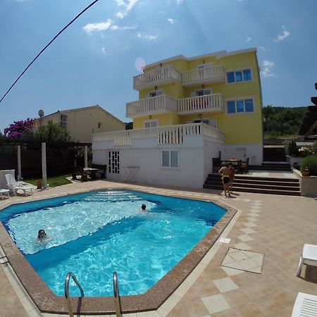 Apartments Romana Slatine Ngoại thất bức ảnh