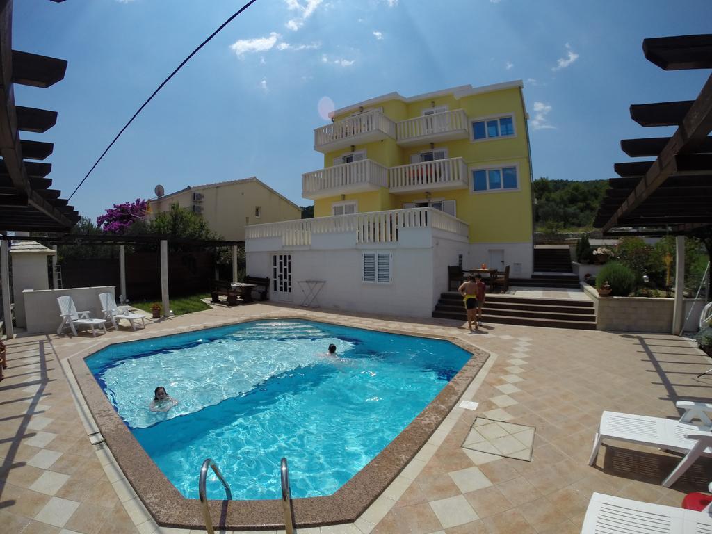 Apartments Romana Slatine Ngoại thất bức ảnh