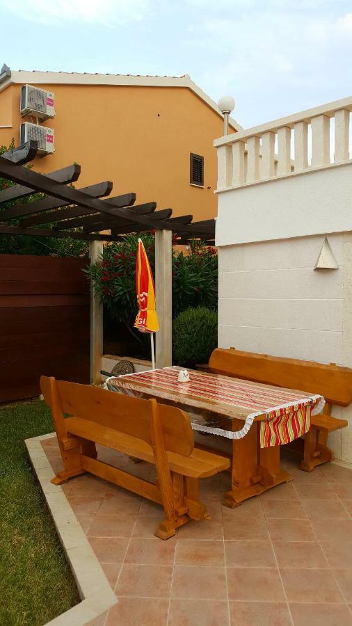 Apartments Romana Slatine Ngoại thất bức ảnh